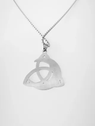 Triqueta entrelazada con Luna Celta