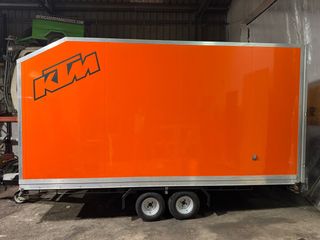 Remolque cerrado KTM