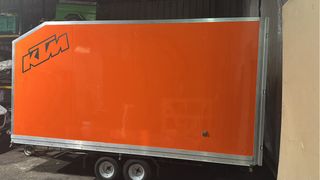 Remolque cerrado KTM