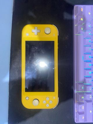 Nintendo Switch Lite gialla