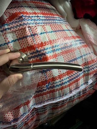 Manilla de puerta plateada