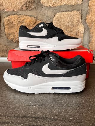 Nike Air Max 1 Essential Negro Gris y Blanco (43)