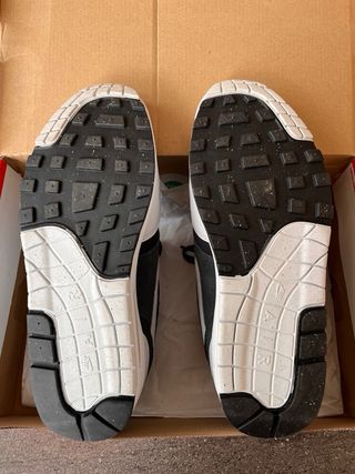 Nike Air Max 1 Essential Negro Gris y Blanco (43)