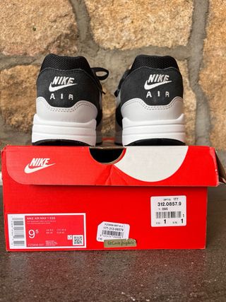 Nike Air Max 1 Essential Negro Gris y Blanco (43)