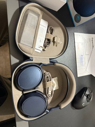 Sennheiser Momentum 4 Wireless con la caja