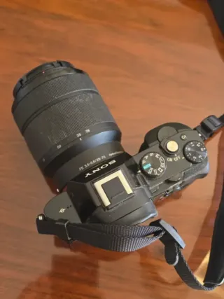 Cámara Sony Alpha 7 + Objetivo kit 28-70mm Sony