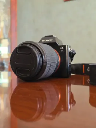 Cámara Sony Alpha 7 + Objetivo kit 28-70mm Sony
