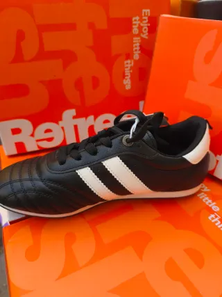 Zapatillas Refresh Negras y Blancas Veganas