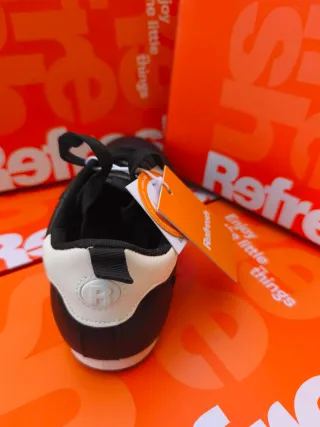 Zapatillas Refresh Negras y Blancas Veganas