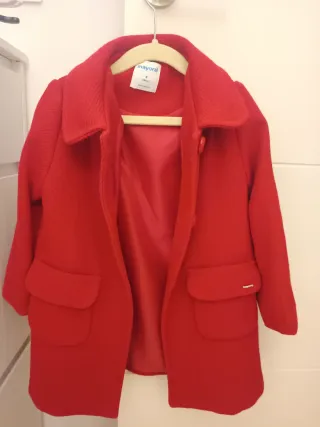Abrigo rojo Mayoral talla 4