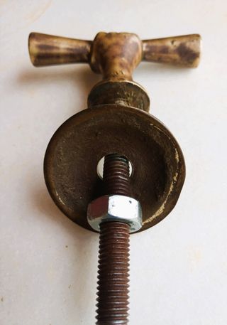 Tirador de puerta antiguo.