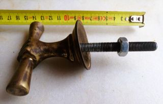 Tirador de puerta antiguo.