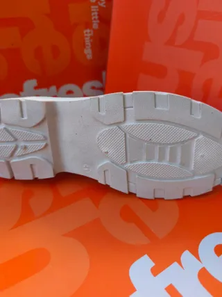 Botín Refresh Negro y Blanco