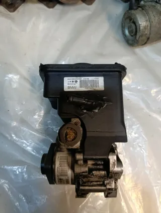 Tapa Balancines BMW E60, caudalímetro,bomba direcc