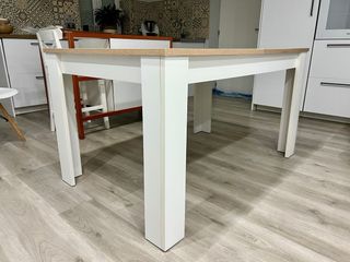 Mesa de comedor blanca extensible