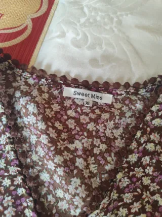 Vestido estampado floral marrón y rosa