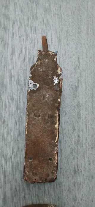 Pestillo antiguo de hierro forjado