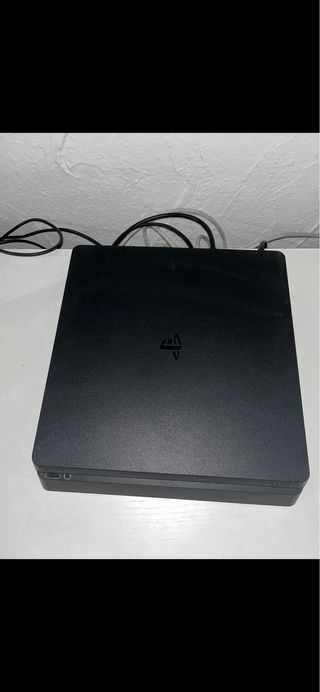 PS4 con 2 mandos y FC24