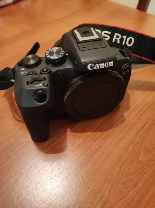 Canon R10 + Lente 18-150mm e Acessórios