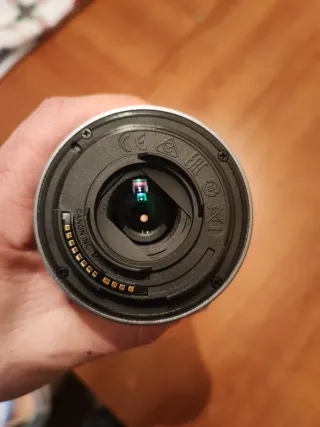 Canon R10 + Lente 18-150mm e Acessórios