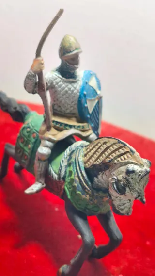 Soldados de goma medievales variados "REAMSA"