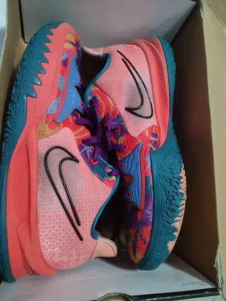 Nike Kyrie Low 4 EP '1 World 1 People'