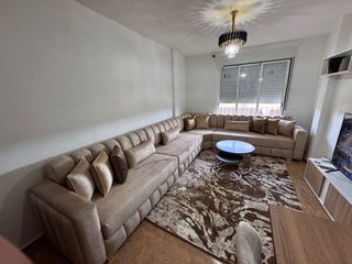 Sofá modular beige y marrón