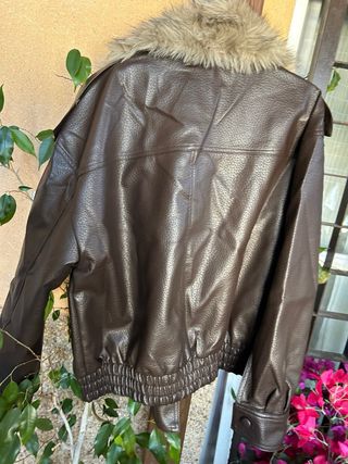 Nueva! Cazadora efecto piel con cuello desmontable