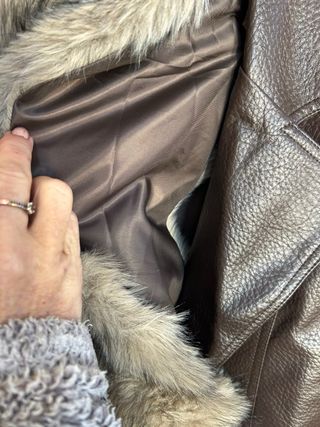 Nueva! Cazadora efecto piel con cuello desmontable