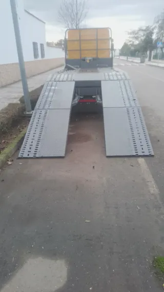 Camión porta maquinaria