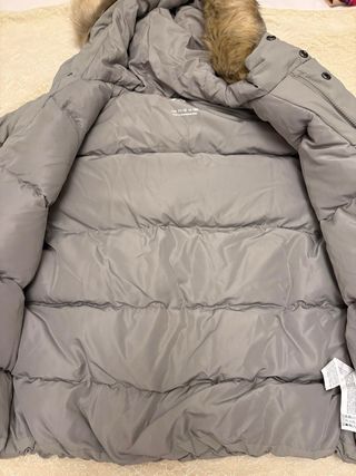 Chaqueta Zara gris talla M con capucha y pelo