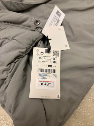 Chaqueta Zara gris talla M con capucha y pelo