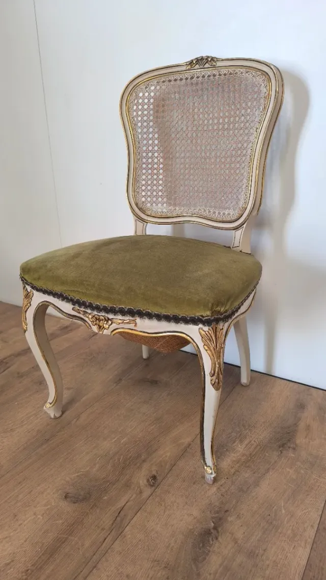 SILLA LUISXV DE MADERA ANTIGUA COQUETA