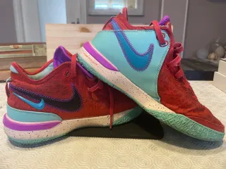 Scarpe Nike Lebron Rosse e Azzurre
