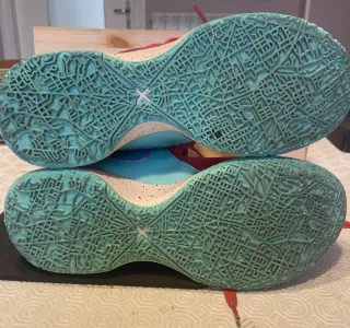 Scarpe Nike Lebron Rosse e Azzurre