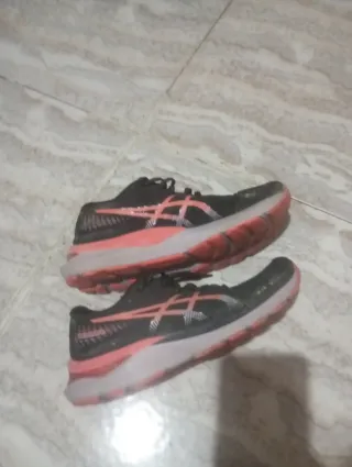 Zapatillas running Asics negras y rosas