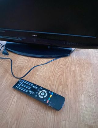 Televisión OKI Negra con Mando