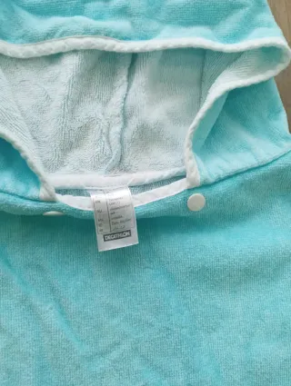 Toalha/ poncho de piscina com 2 toucas