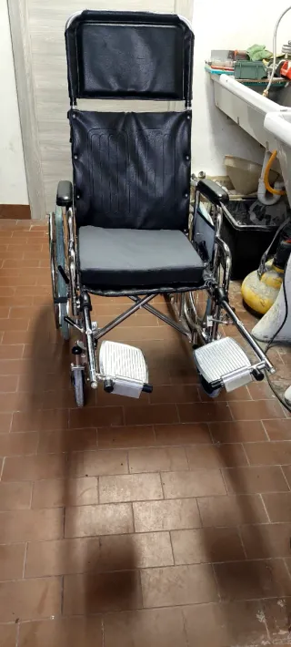 Sedia a rotelle regolabile in metallo