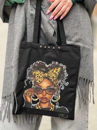 Bolso Shopper Negro con Detalles Dorados