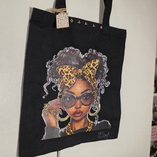 Bolso Shopper Negro con Detalles Dorados