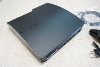 Sony PS3 Slim 250GB CECH-2004B + Mando y Cables