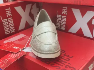 Zapatos dorados/plateados XTI