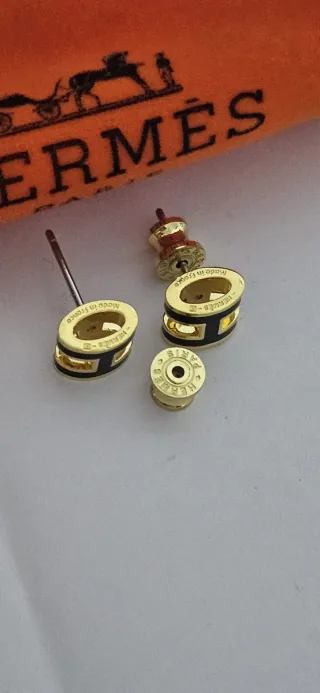 Pendientes Hermes H Dorados y Negros