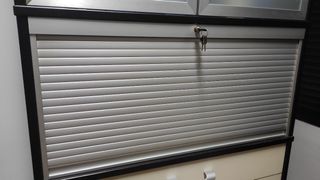 Mueble de oficina madera, cristal y metal