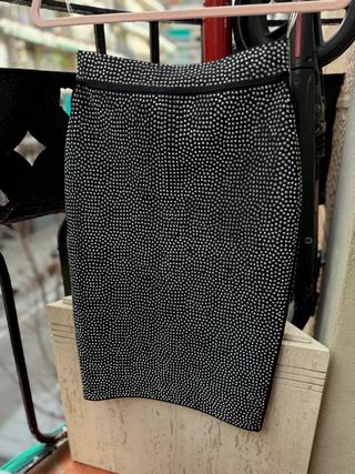 Falda lápiz negra con pedrería