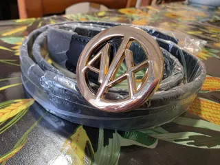 Cintura Armani nera con fibbia dorata