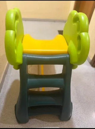 Tobogán infantil amarillo como nuevo