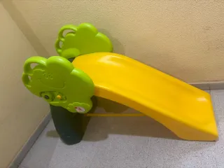 Tobogán infantil amarillo como nuevo