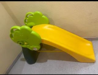 Tobogán infantil amarillo como nuevo